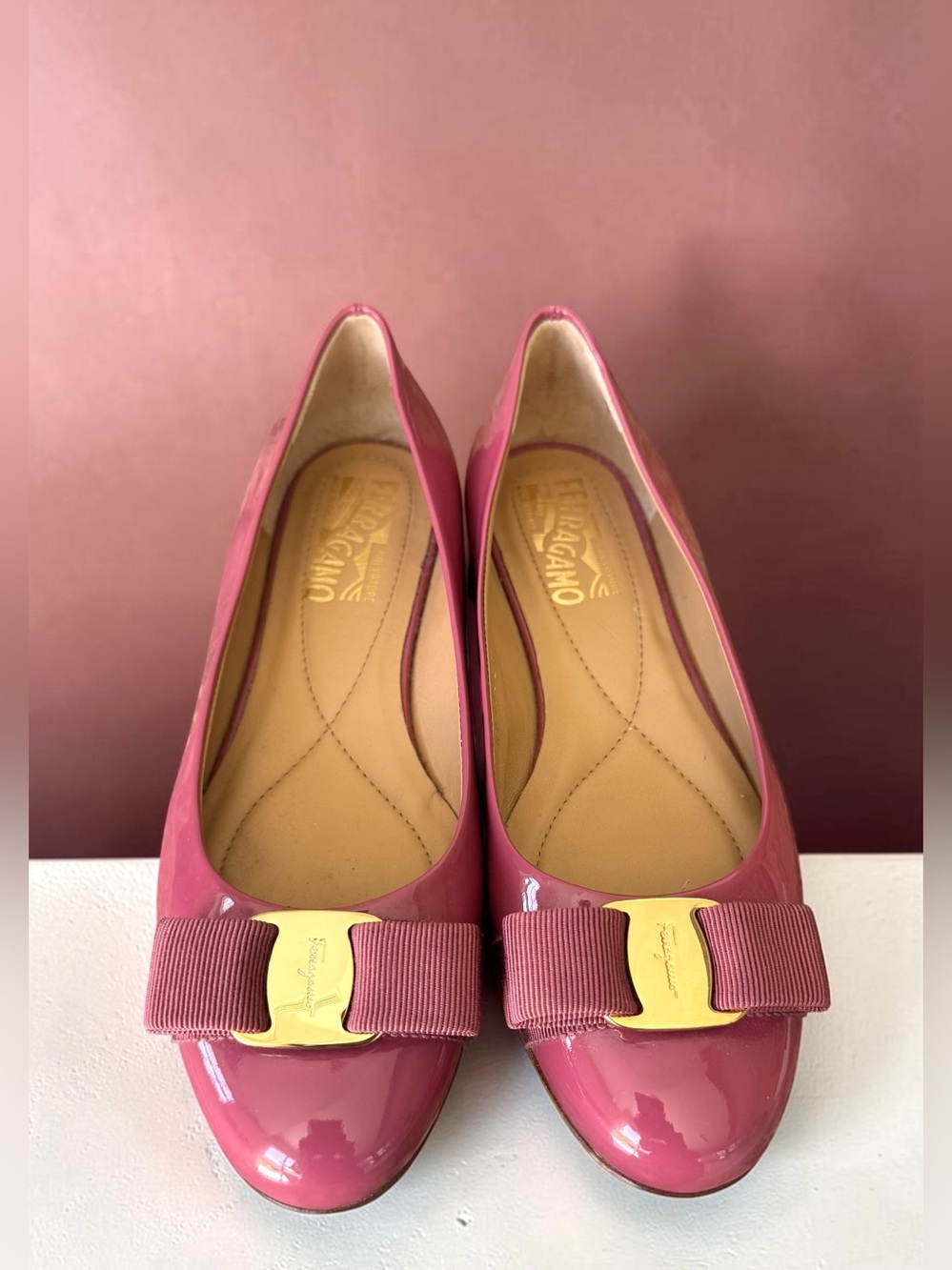 Salvatore Ferragamo Varina Patent Flats Bow Detail Like New